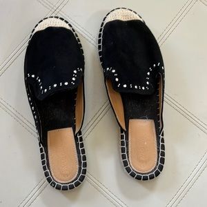 WILD DIVA. Sz 9 slip on mules. Perfect condition worn only a few times
